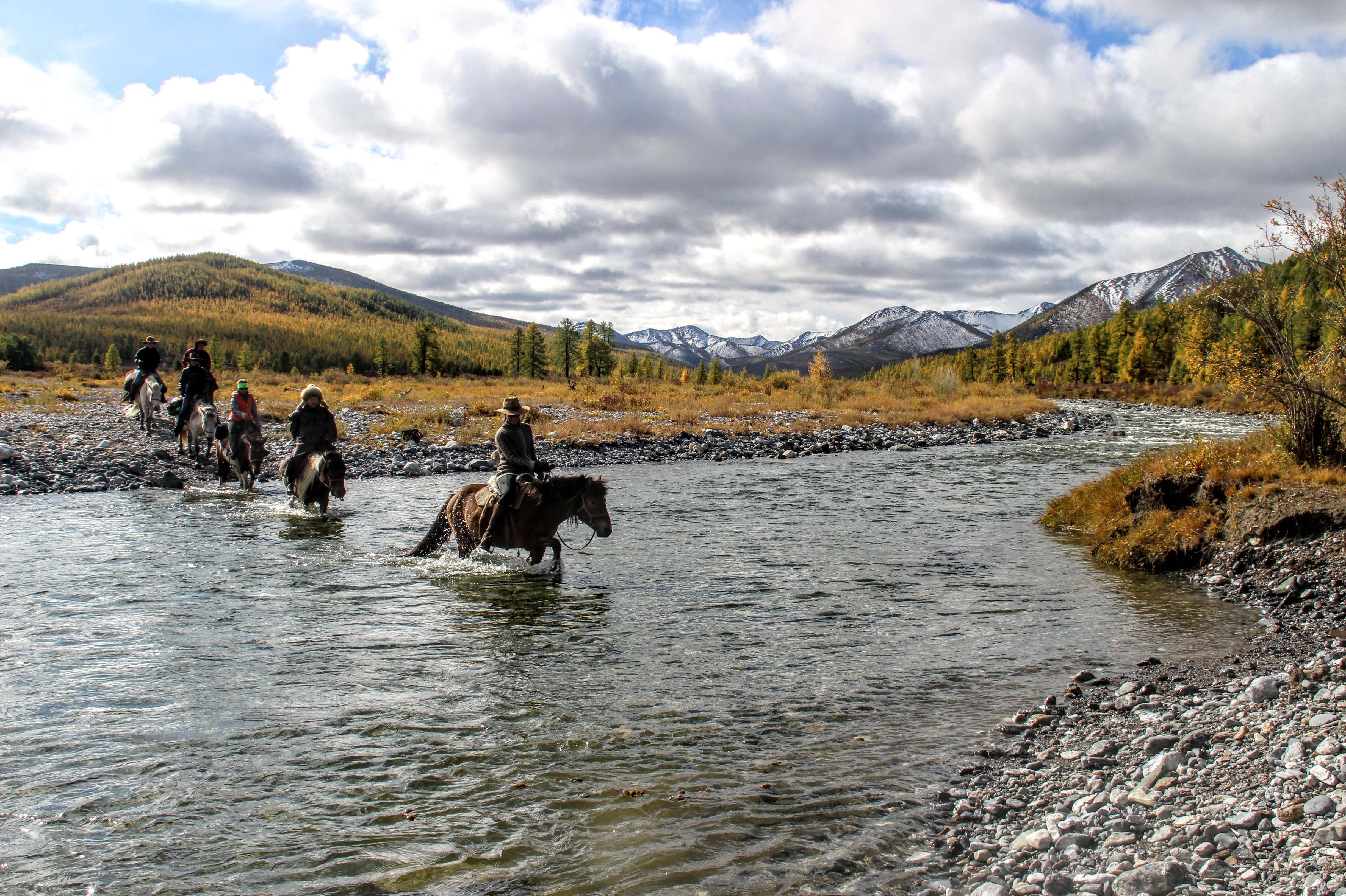 Crossing the river while horse trekking through northern Mongolia with Estancia Ranquilco